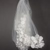 Dépôt-vente de robes de mariée outlet voile fleuri 1