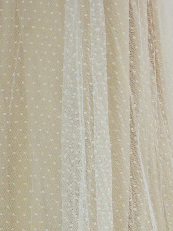 Douchka - Ann Piron - detail plumetis - la mariée à Bicyclette - robe de mariée occasion