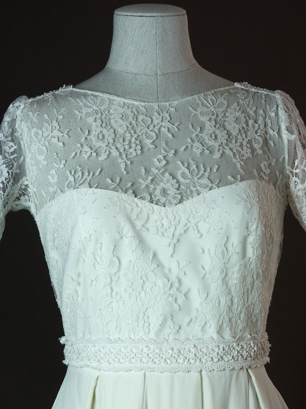 1701-36-007 - Mallarmé - Laure de Sagazan - detail devant - la mariée à Bicyclette - robe de mariée occasion