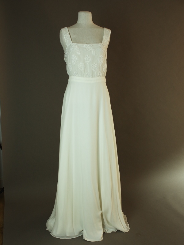 1808-38-007- Rêverie – Donatelle Godart – La mariee à bicyclette – robe de mariée outlet – devant