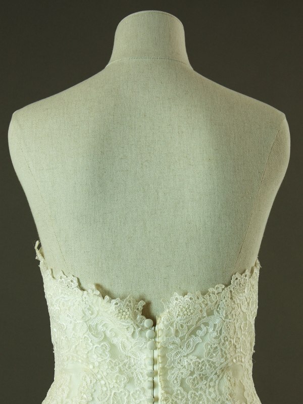 Livine - Bella - Pronovias - La mariée à bicyclette - robe de mariée d'occasion - detail dos