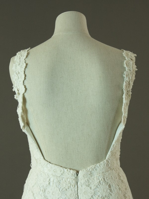 France - La mariée à bicyclette - robe de mariée d'occasion - detail dos