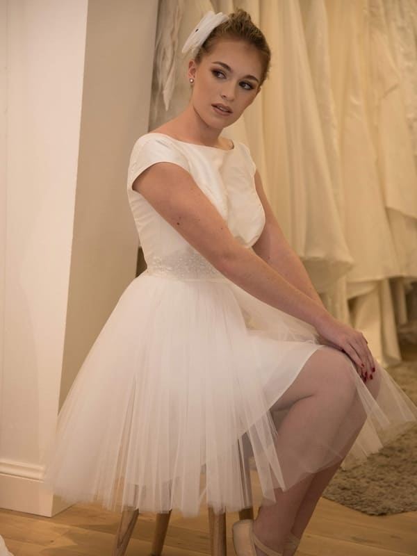2503-38-003 -opera-veronique-billiet-la-mariee-a-bicyclette-robe-de-mariee-seconde-main-cat (1) (1)