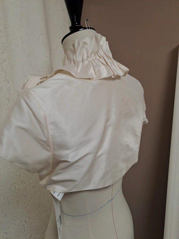 1310-B-005-benedicte-linea-raffaelli-la-mariee-a-bicyclette-robe-de-mariee-outlet (2)