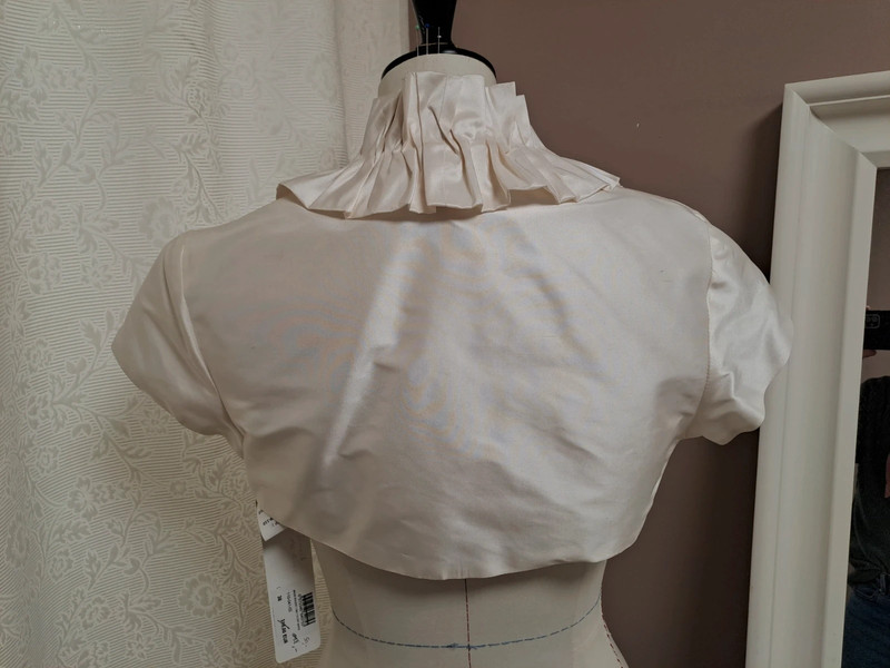 1310-B-005-benedicte-linea-raffaelli-la-mariee-a-bicyclette-robe-de-mariee-outlet (5)