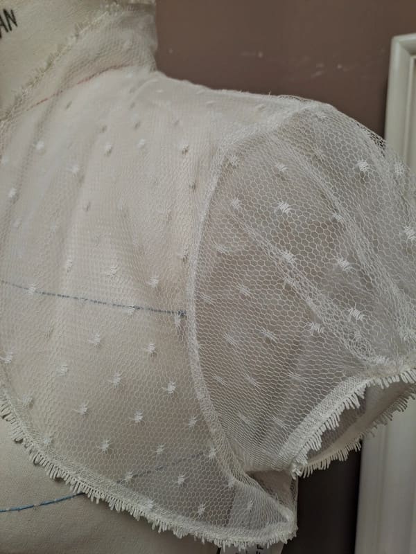 1310-B-006-berangere-linea-raffaelli-la-mariee-a-bicyclette-robe-de-mariee-outlet (5)