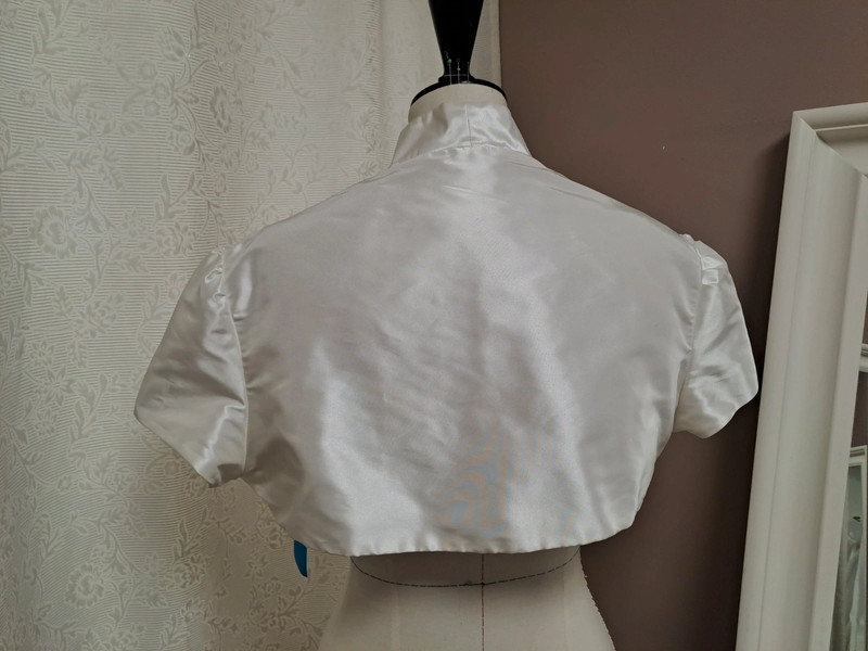 1310-b-007-berenice-linea-raffaelli-la-mariee-a-bicyclette-robe-de-mariee-outlet (3)