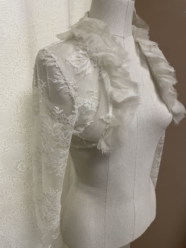 1310-b-013-bolero-bianca-linea-raffaelli-la-mariee-a-bicyclette-robe-de-mariee-outlet (2)