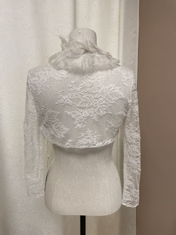 1310-b-013-bolero-bianca-linea-raffaelli-la-mariee-a-bicyclette-robe-de-mariee-outlet (3)