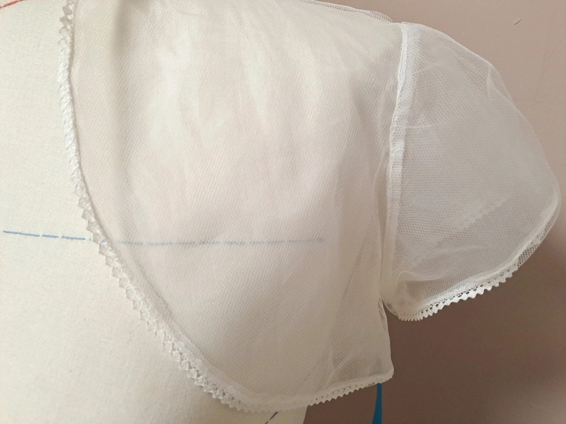 1312-38-001b-edith-veronique-billiet-la-mariee-a-bicyclette-robe-de-mariee-outlet (1)