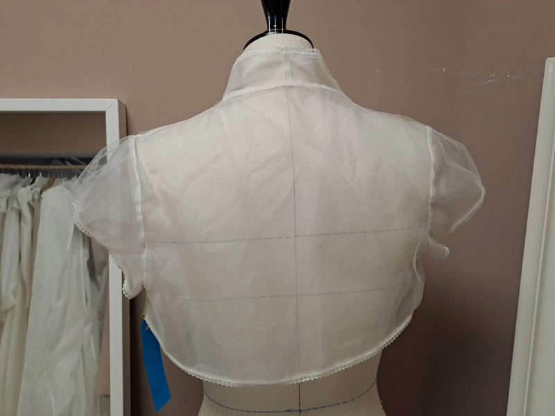 1312-38-001b-edith-veronique-billiet-la-mariee-a-bicyclette-robe-de-mariee-outlet (4)