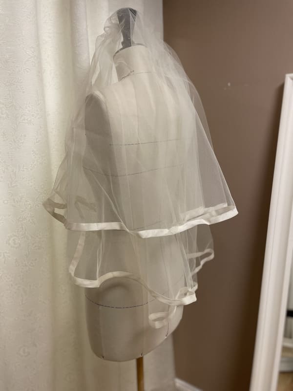 1502-36-005-v-doralynne-la-mariee-a-bicyclette-robe-de-mariee-seconde-main (2)