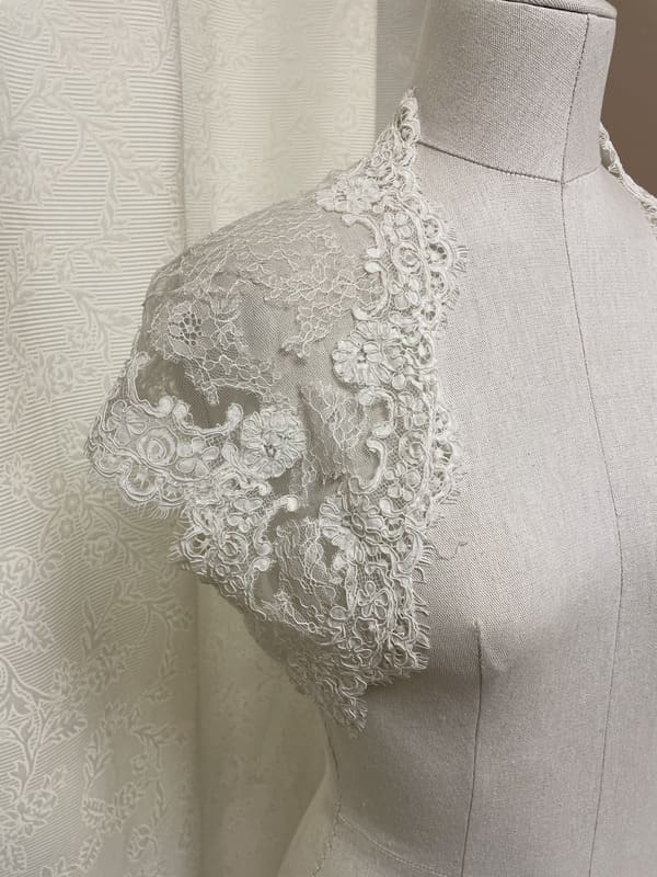 1802-b-008-bolero-lissandre-la-mariee-a-bicyclette-robe-de-mariee-seconde-main (2)