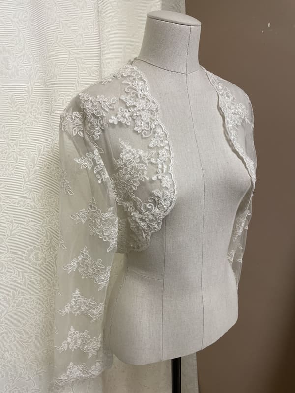 2008-48-002-bolero-savina-la-mariee-a-bicyclette-robe-de-mariee-seconde-main (2)