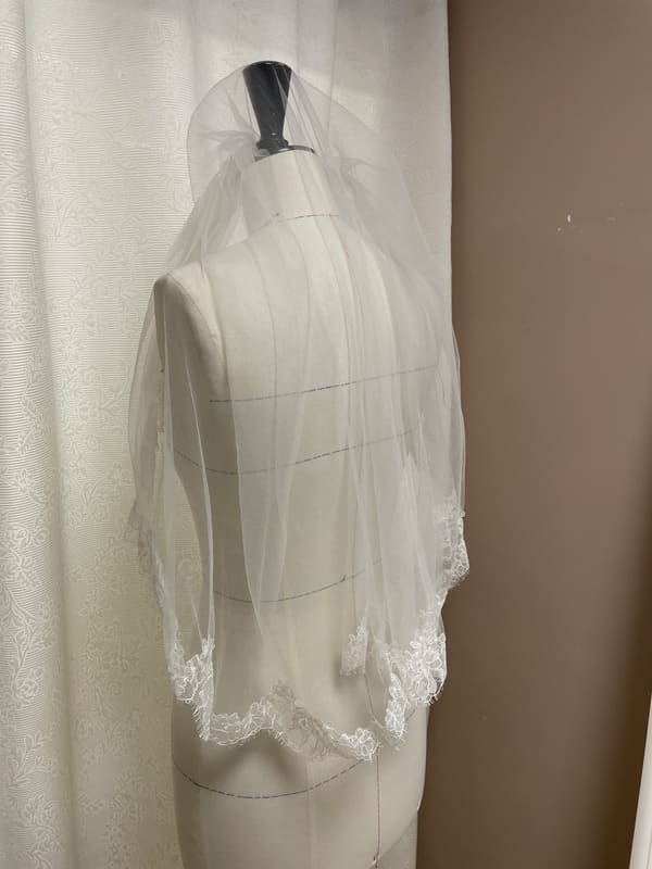 2401-v-004-vicky-la-mariee-a-bicyclette-robe-de-mariee-seconde-main (2)