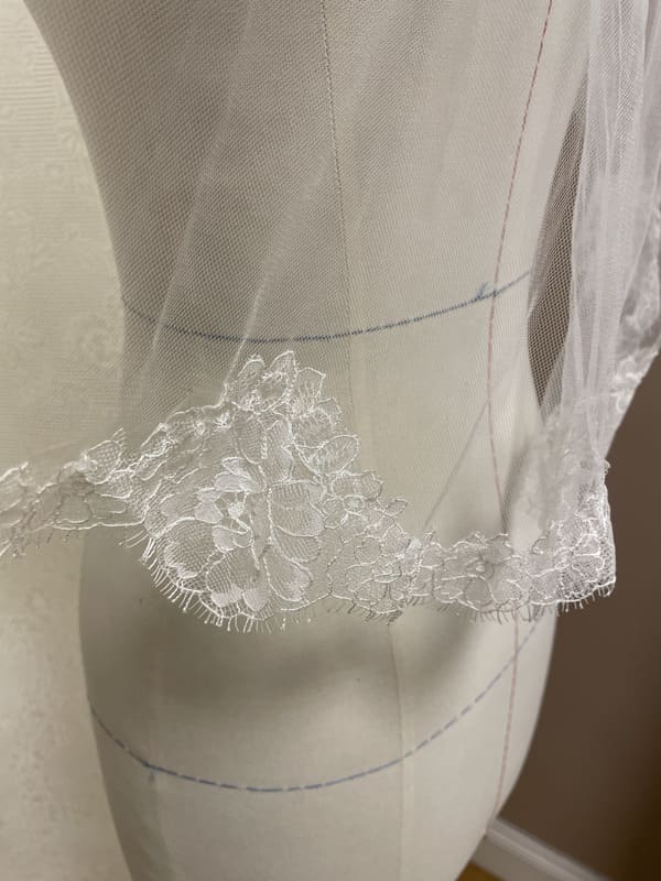 2401-v-004-vicky-la-mariee-a-bicyclette-robe-de-mariee-seconde-main (3)