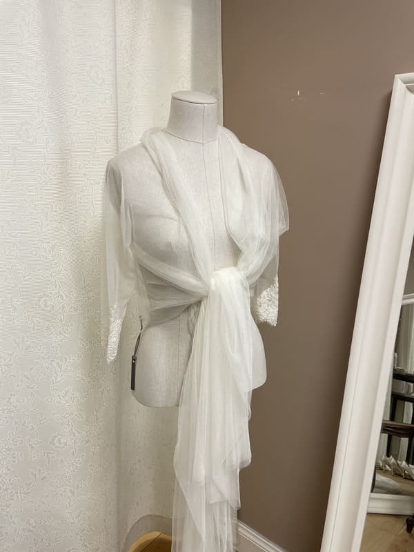 2410-a-001-bolero-ermine-la-mariee-a-bicyclette-robe-de-mariee-seconde-main (2)
