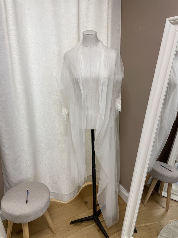 2410-a-001-bolero-ermine-la-mariee-a-bicyclette-robe-de-mariee-seconde-main (3)