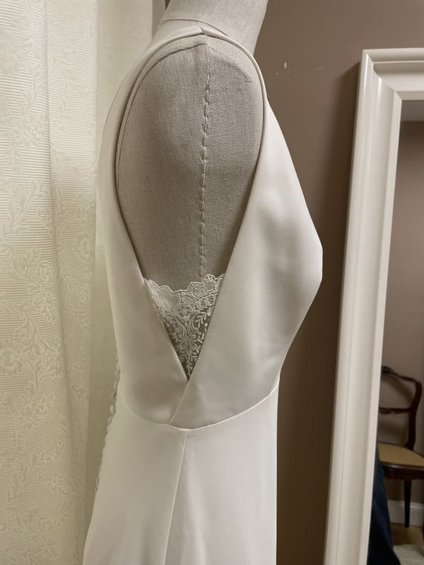 2501-38-010-mery-maison-boneva-la-mariee-a-bicyclette-robe-de-mariee-outlet (3)