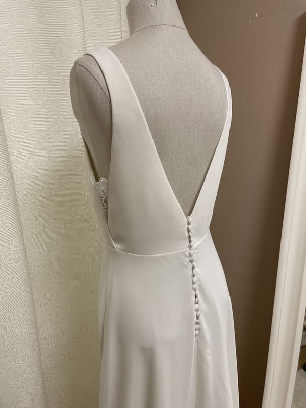 2501-38-010-mery-maison-boneva-la-mariee-a-bicyclette-robe-de-mariee-outlet (5)