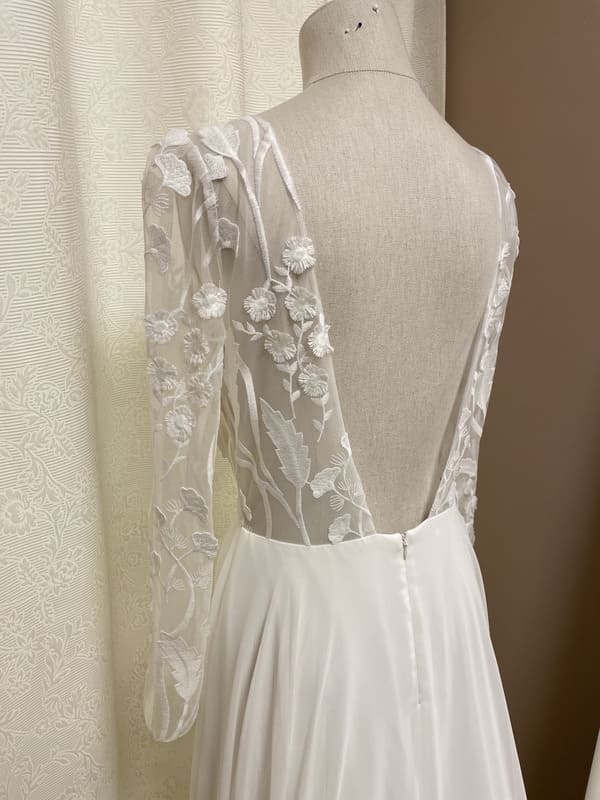 2501-40-005-asteria-maison-boneva-la-mariee-a-bicyclette-robe-de-mariee-outlet (4)