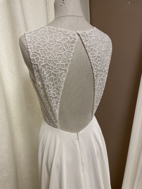 2501-40-008-sophie-maison-boneva-la-mariee-a-bicyclette-robe-de-mariee-outlet (4)