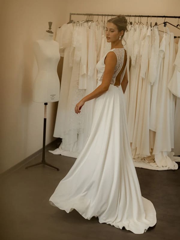 2501-40-008-sophie-maison-boneva-la-mariee-a-bicyclette-robe de mariee-robe-de-mariee-outlet (3)