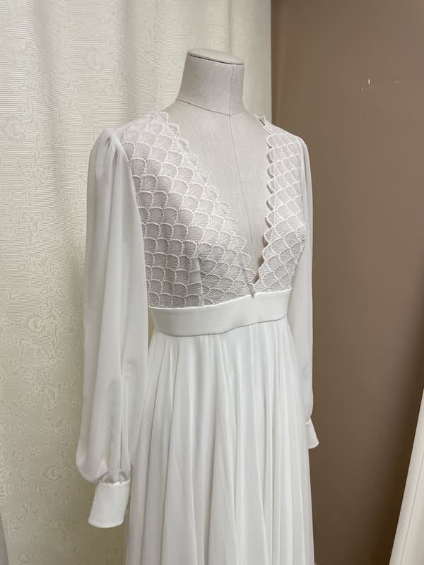 2501-42-007-azy-maison-boneva-la-mariee-a-bicyclette-robe de mariee-outlet (2)