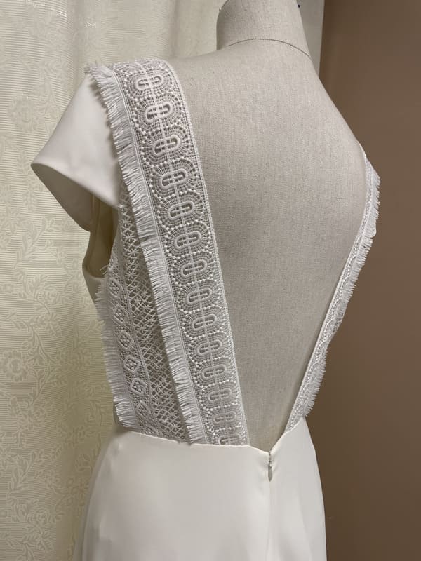 2501-42-009-maria-maison-boneva-la-mariee-a-bicyclette-robe de mariee-outlet (5)