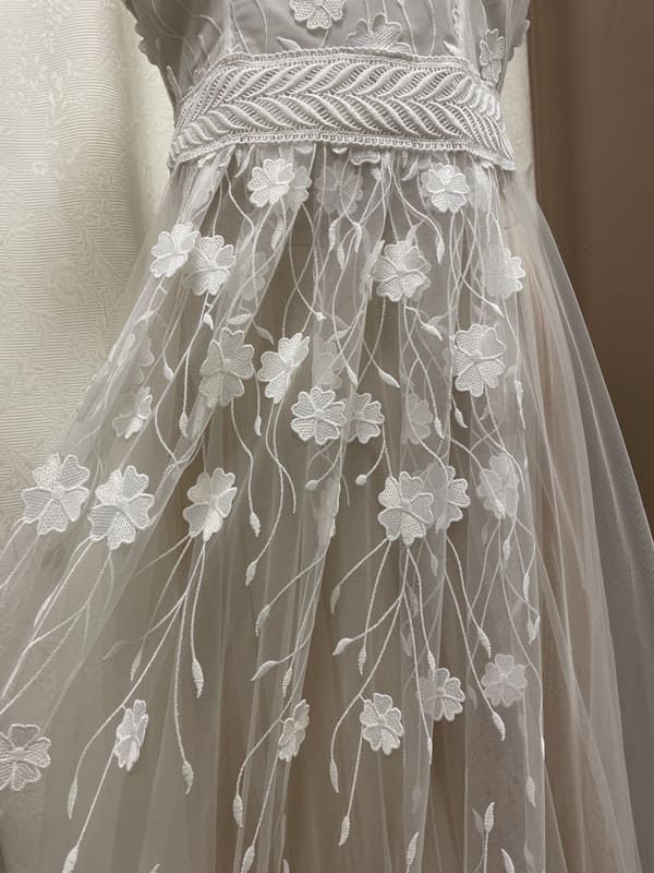2502-38-002-Anna-Elsa-Gary-la-mariee-a-bicyclette-robe-de-mariee-seconde-main (4)