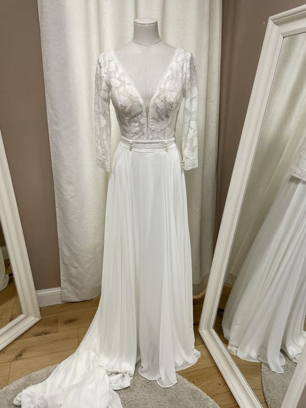 2505-38-001 b-medes-alma-novia-la-mariee-a-bicyclette-robe-de-mariee-seconde-main (1)