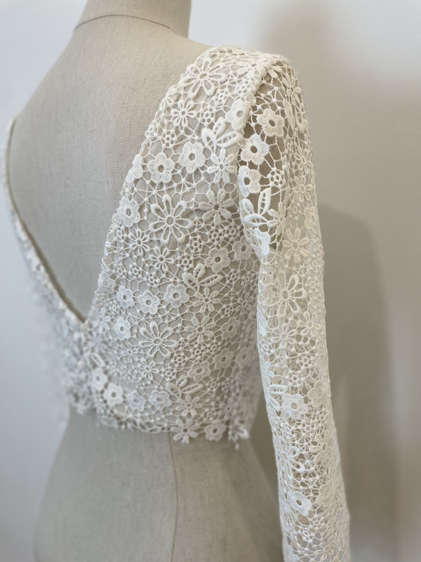 2410-38-012-eliana-la-mariee-a-bicyclette-robe-de-mariee-outlet (4)