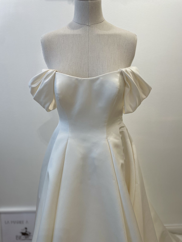 2508-38-005-lynn-pronovias-la-mariee-a-bicyclette-robe-de-mariee-seconde-main (2)