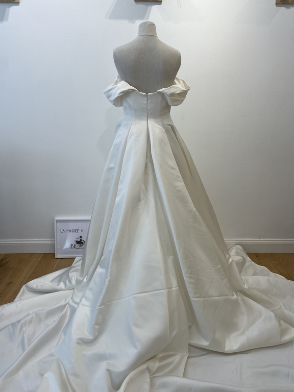 2508-38-005-lynn-pronovias-la-mariee-a-bicyclette-robe-de-mariee-seconde-main (5)