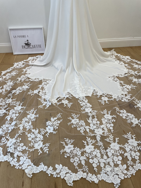 2508-38-010-carly-luna-novias-la-mariee-a-bicyclette-robe-de-mariee-seconde-main (3)