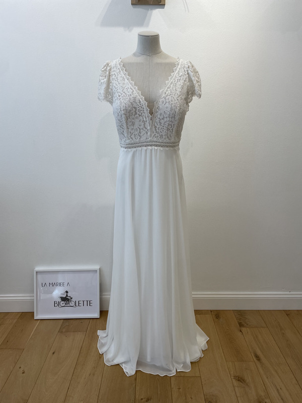 2508-46-003-romane-kelsey-rose-la-mariee-a-bicyclette-robe-de-mariee-seconde-main (1) 2508-46-003-romane-kelsey-rose-la-mariee-a-bicyclette-robe-de-mariee-seconde-main (1)