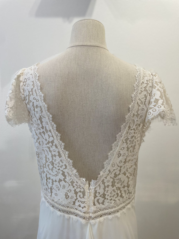 2508-46-003-romane-kelsey-rose-la-mariee-a-bicyclette-robe-de-mariee-seconde-main (2) 2508-46-003-romane-kelsey-rose-la-mariee-a-bicyclette-robe-de-mariee-seconde-main (2)