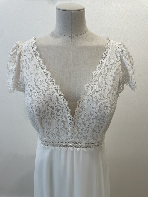 2508-46-003-romane-kelsey-rose-la-mariee-a-bicyclette-robe-de-mariee-seconde-main (4) 2508-46-003-romane-kelsey-rose-la-mariee-a-bicyclette-robe-de-mariee-seconde-main (4)