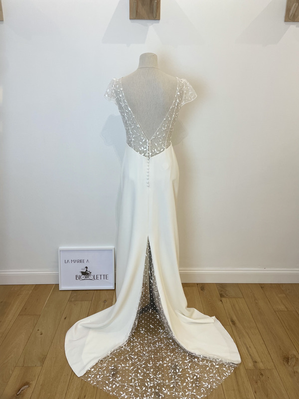 2510-36-002-brigitte-marylise-la-mariee-a-bicyclette-robe-de-mariee-seconde-main (5) 2510-36-002-brigitte-marylise-la-mariee-a-bicyclette-robe-de-mariee-seconde-main (5)