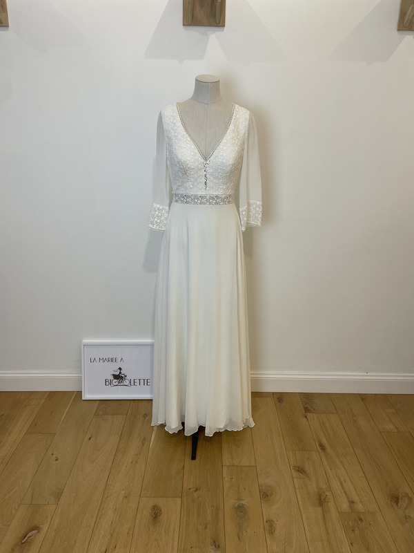 2510-38-001-obice-alma-novia-la-mariee-a-bicyclette-robe-de-mariee-seconde-main (1) 2510-38-001-obice-alma-novia-la-mariee-a-bicyclette-robe-de-mariee-seconde-main (1)